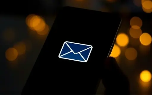 Celular com notificação de mensagem
